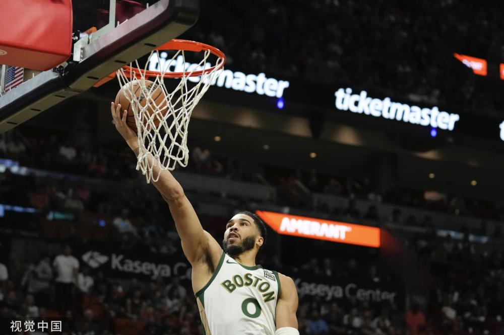 观众目光聚 观众目光聚