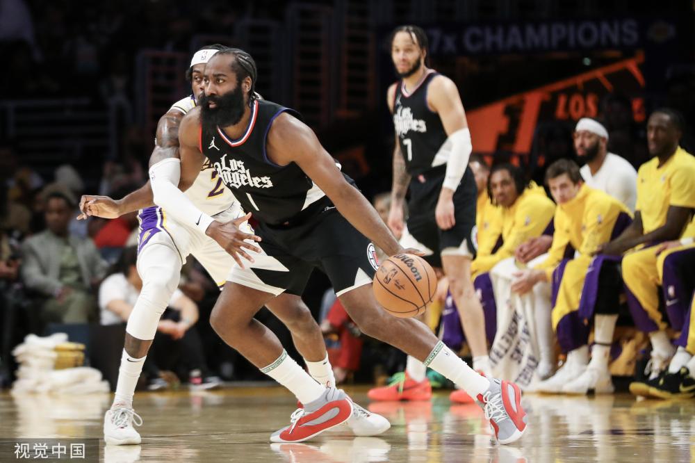 形成呼应的 形成呼应的