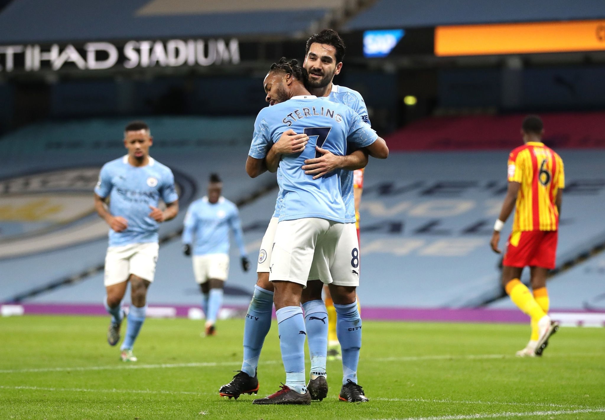 屡创造奇迹 屡创造奇迹